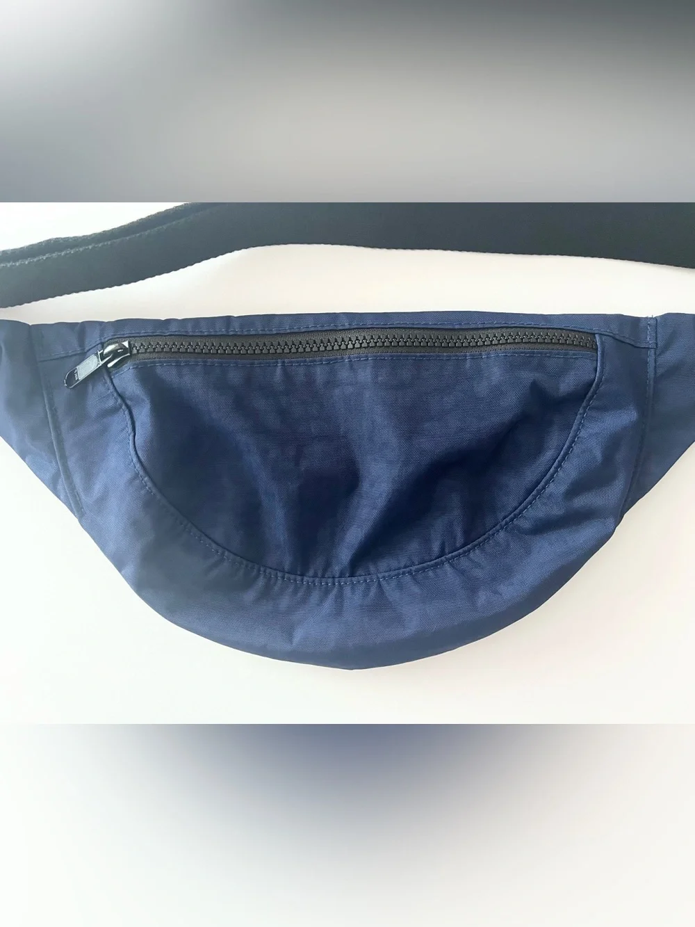 Baggu Crescent Fanny Pack in Navy (Discontinued)